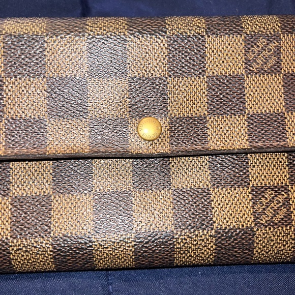 Authentic Vintage Wallet - Picture 2 of 10